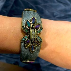 Dazzling bracket. Hinged opening